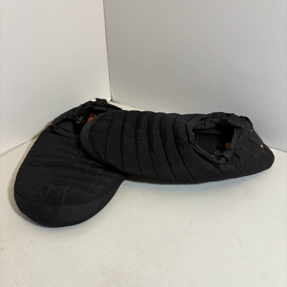 🛍️3/$30 Brekka mens’s insulated black camp outdoor slipper in size large